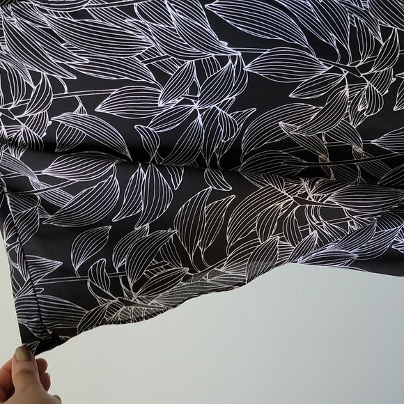 Worthington Office Petite large floral chiffon top - Picture 6 of 9